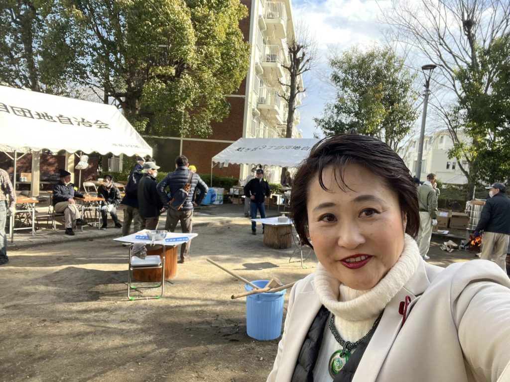 風の影響でどんど焼きは延期か中止に。